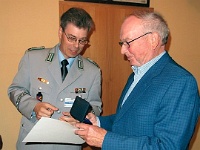 03 Stellv. Landesvors. Dirk Merten ehrt Gründungsmitglied Hermann Fuhst